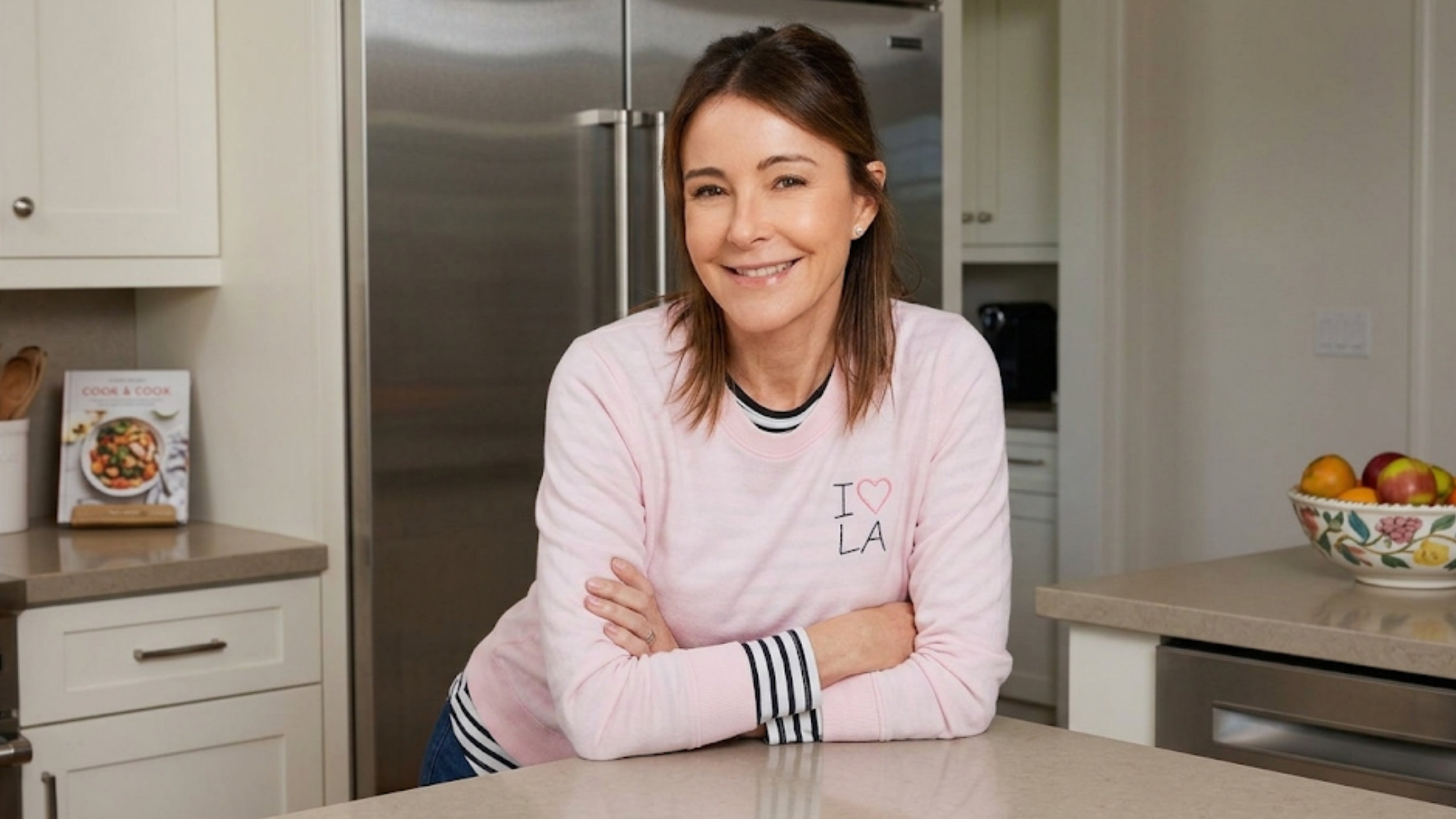 Shrinking S03 Liz I Heart LA Baby Pink Crewneck Sweatshirt with Minimalist Chest Print