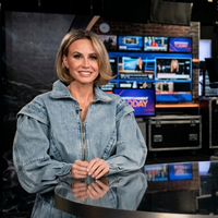 Keltie Knight wearing a denim-on-denim outfit on E! News, featuring a cropped light-wash denim zip jacket by Ronny Kobo paired with high-rise straight light-wash jeans.