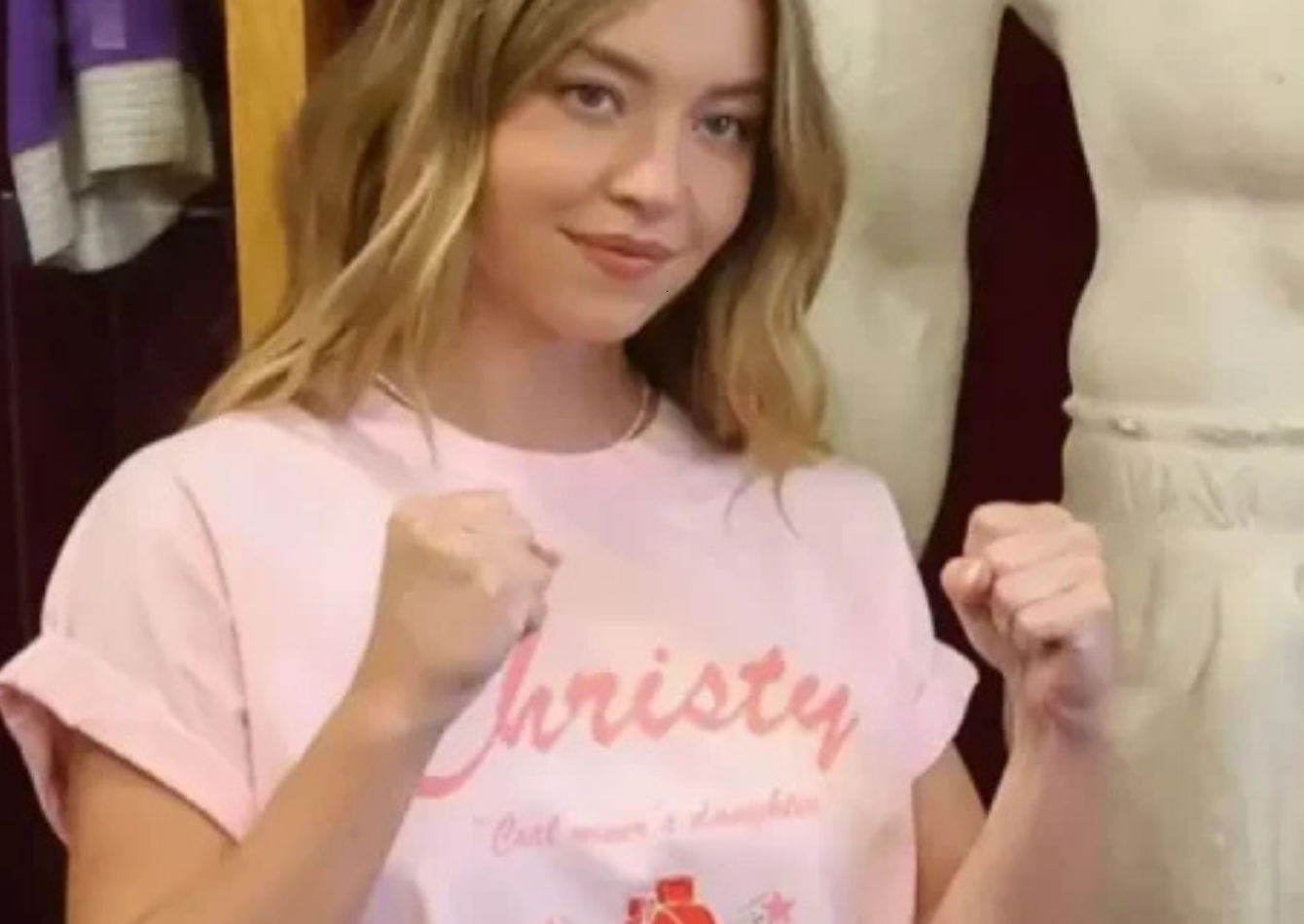 Sydney Sweeney wearing a pastel pink oversized graphic t-shirt with Christy Martin boxing gloves design at the Boxing Hall of Fame Induction Ceremony