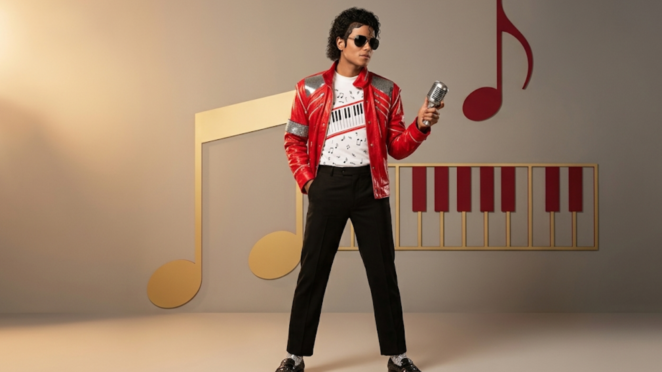 Michael Jaafar Jackson white crewneck piano graphic T-shirt with musical notes scatter design