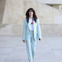Cara Delevingne KISS UK Radio Studios 2026 sky blue single-breasted blazer styled with wide-leg trousers and white graphic T-shirt fashion look